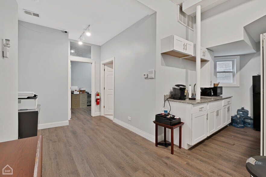 More Photos Of 3824 N Clark St, Chicago Storefront Retail Residential For Sale