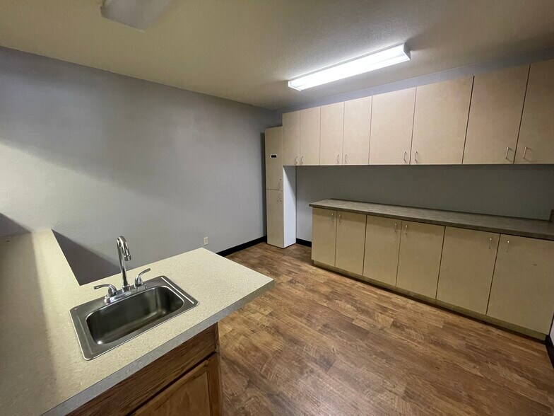 More Photos Of 4234 N Interstate 35, Denton Medical For Lease