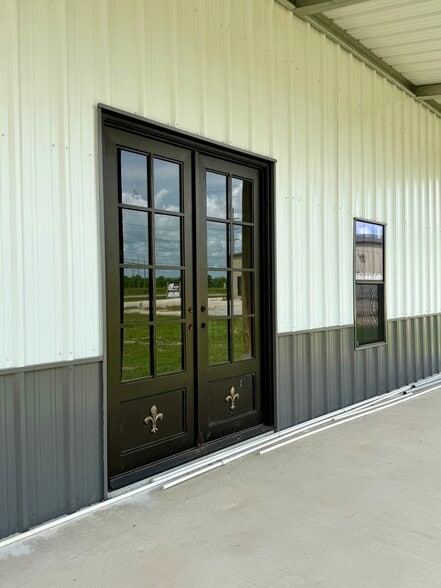 More Photos Of 6536 US-90, Lake Charles Light Manufacturing For Sale