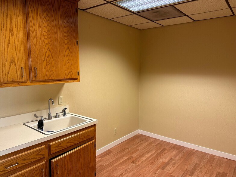 More Photos Of 11930 Goldring Rd, Arcadia Light Distribution For Sale