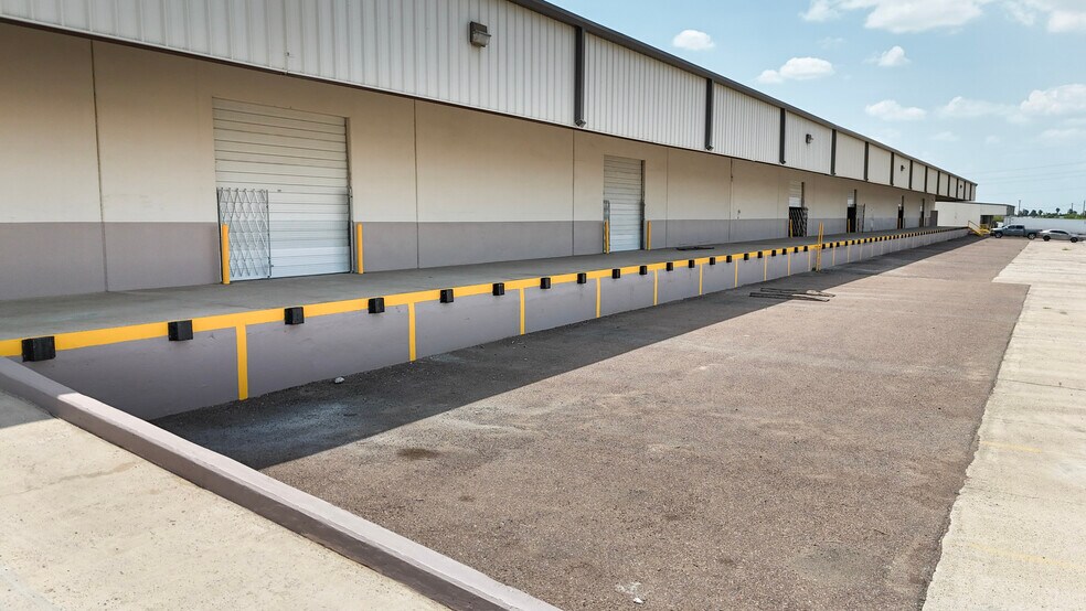 More Photos Of 8407 San Lorenzo Dr, Laredo Industrial For Lease