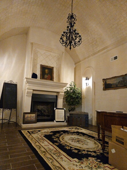 More Photos Of 1525 Country Club Pky, Elkhorn Showroom For Sale