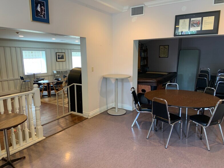 More Photos Of 330 Kent St, Ottawa General Retail For Sale