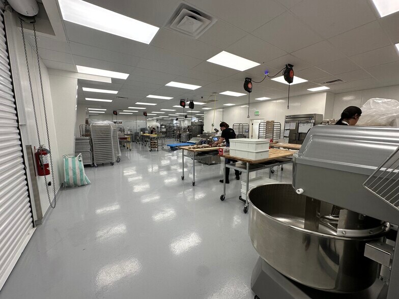 More Photos Of 590 N Main St, Leeds Manufacturing For Sale