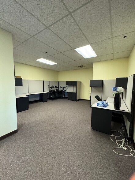 More Photos Of 1303 W Walnut Hill Ln, Irving Office For Lease