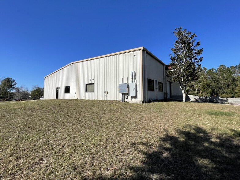 More Photos Of 4680 Lake Industrial Blvd, Tavares Warehouse For Sale