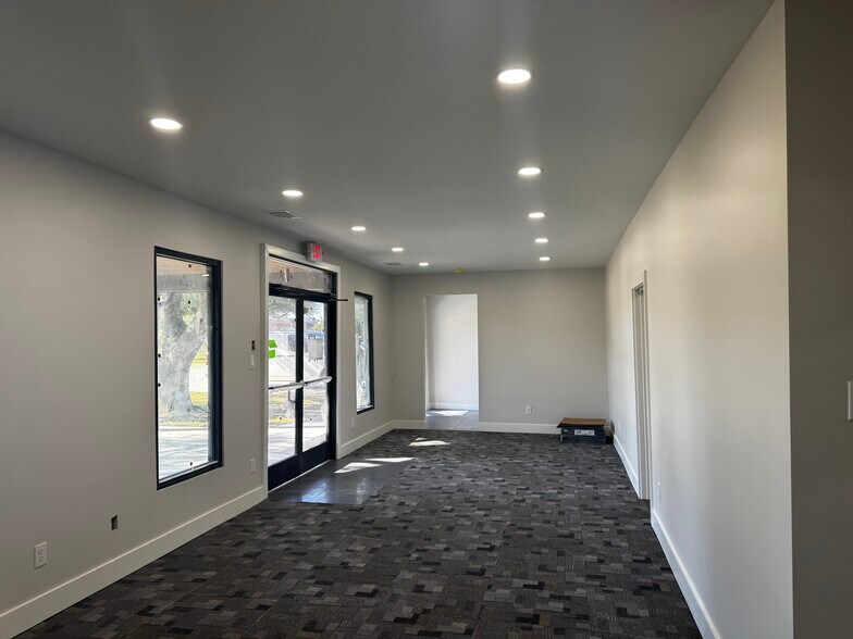 More Photos Of 2533 Roy Rd, Pearland Office For Lease