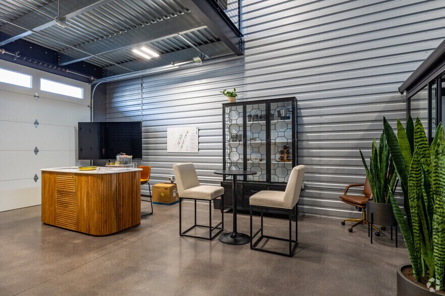 More Photos Of 15431 Fitzhugh Rd, Dripping Springs Showroom For Lease