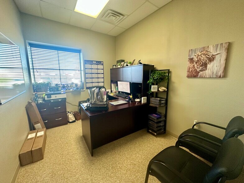 More Photos Of 4904 Railroad St, Deer Park Service For Lease