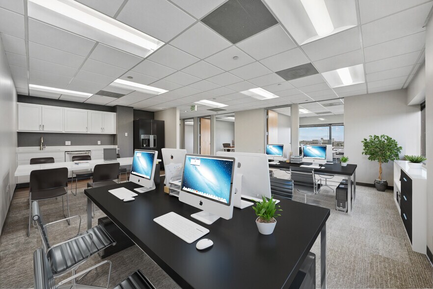 More Photos Of 425 S Cherry St, Glendale Office For Lease