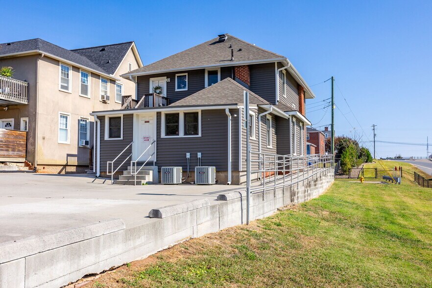 More Photos Of 126 S Spruce St, Winston-Salem Office Residential For Sale