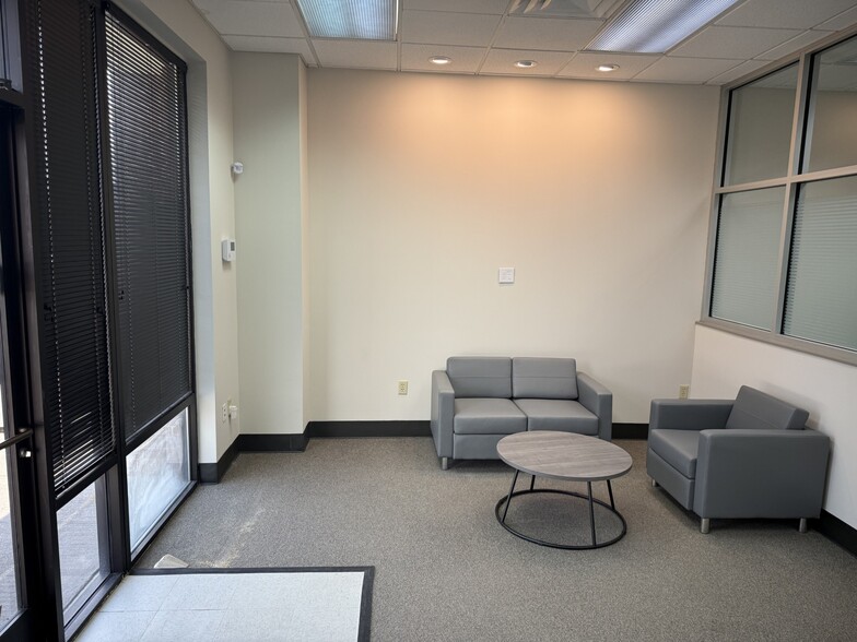 More Photos Of 33 Park Of Commerce Way, Savannah Medical For Lease