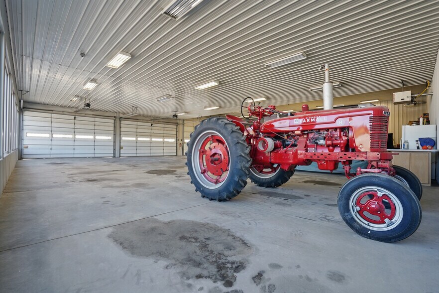 More Photos Of 2100 W Main St, Newcastle Flex For Sale