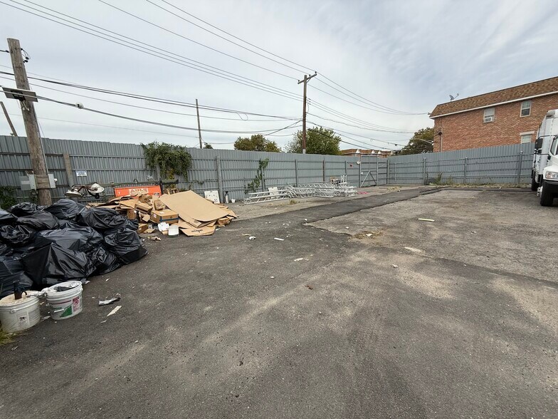More Photos Of 757 Fountain Ave, Brooklyn Land For Sale
