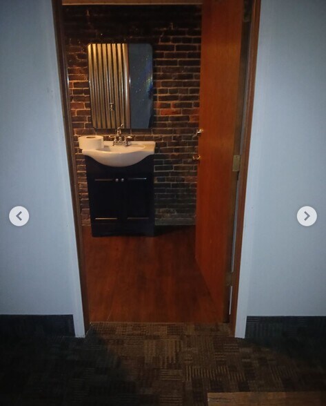 More Photos Of 186 Main St, Greenville Storefront Retail Office For Lease