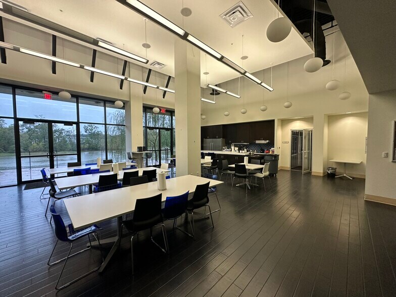 More Photos Of 18011 Grand Bay Ct, Baton Rouge Office For Lease
