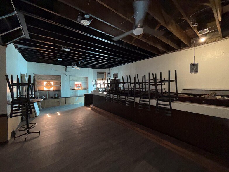 More Photos Of 1932 W Capitol Dr, Milwaukee General Retail For Sale