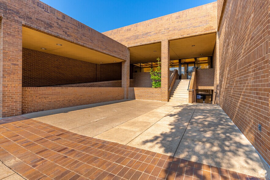 More Photos Of 350 Westpark Way, Euless Medical For Lease