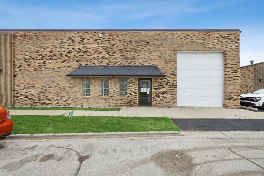 More Photos Of 4205-4215 Lawndale Ave, Lyons Manufacturing For Sale