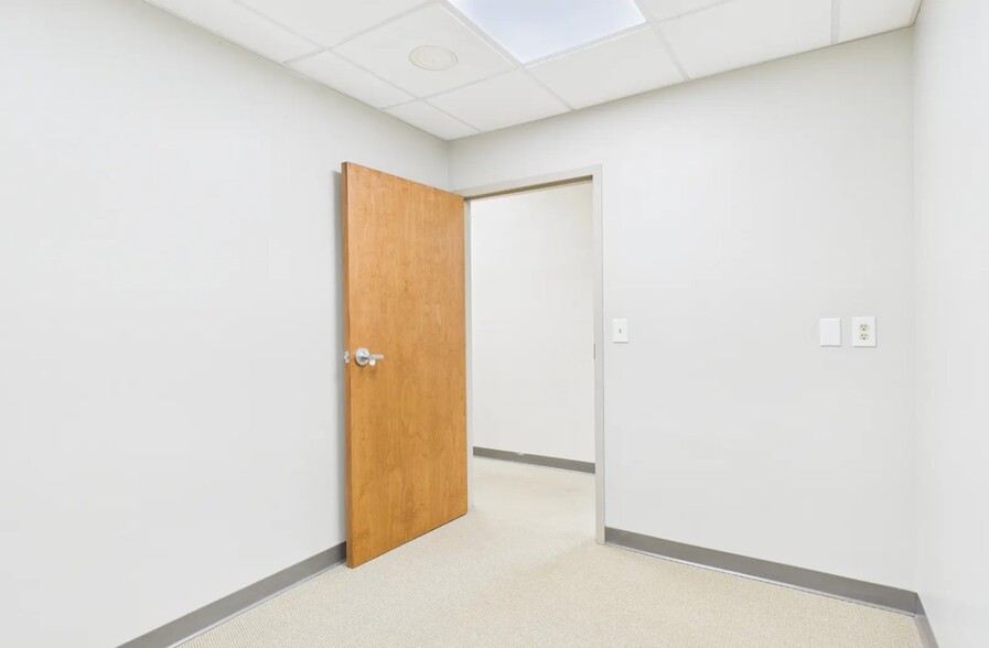 More Photos Of 174 Armistice Blvd, Pawtucket Medical For Lease