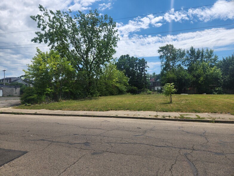 More Photos Of 1227-1255 Oak St, Columbus Land For Sale