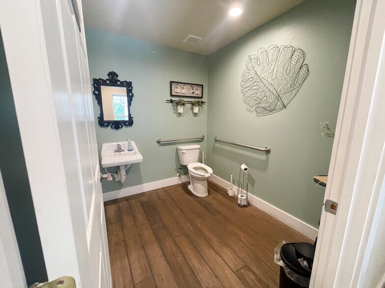 More Photos Of 21848 S County Road 325, Hawthorne Restaurant For Sale