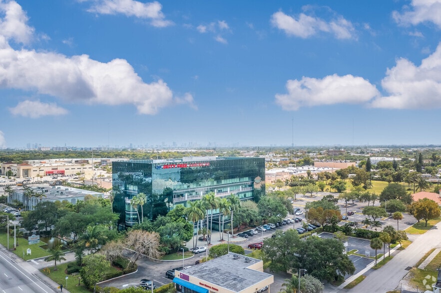 More Photos Of 6100 Hollywood Blvd, Hollywood Office For Lease