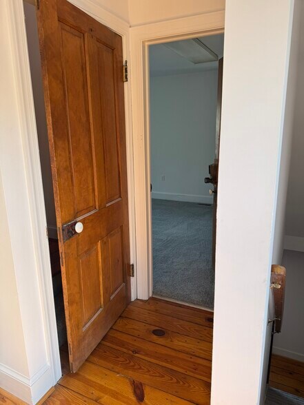 More Photos Of 199 Union St, Occoquan Storefront Retail Residential For Sale