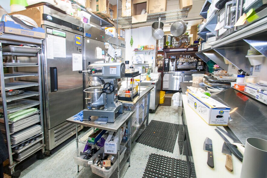 More Photos Of 725 7th St E, Saint Paul General Retail For Lease