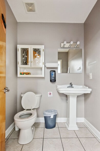 More Photos Of 217-219 Station St, Jacksonville Medical For Sale