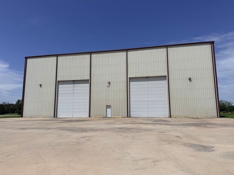 More Photos Of 103 Industrial Park Rd, Hitchcock Warehouse For Lease