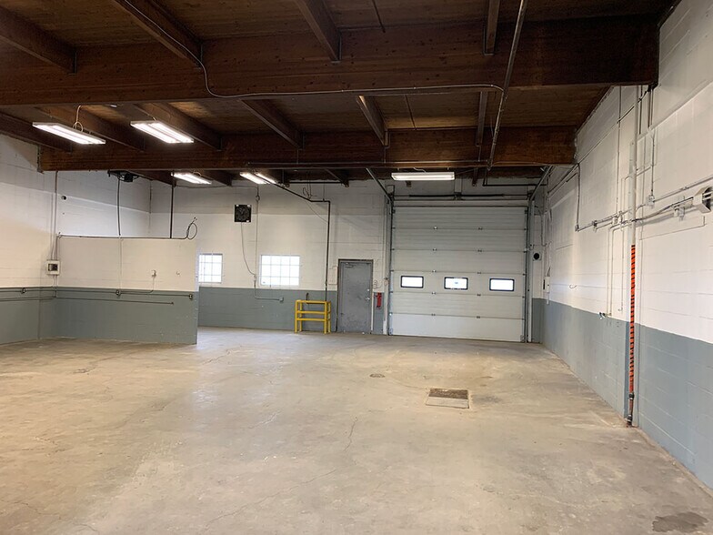 More Photos Of 10352-10374 58 Av NW, Edmonton Flex For Lease