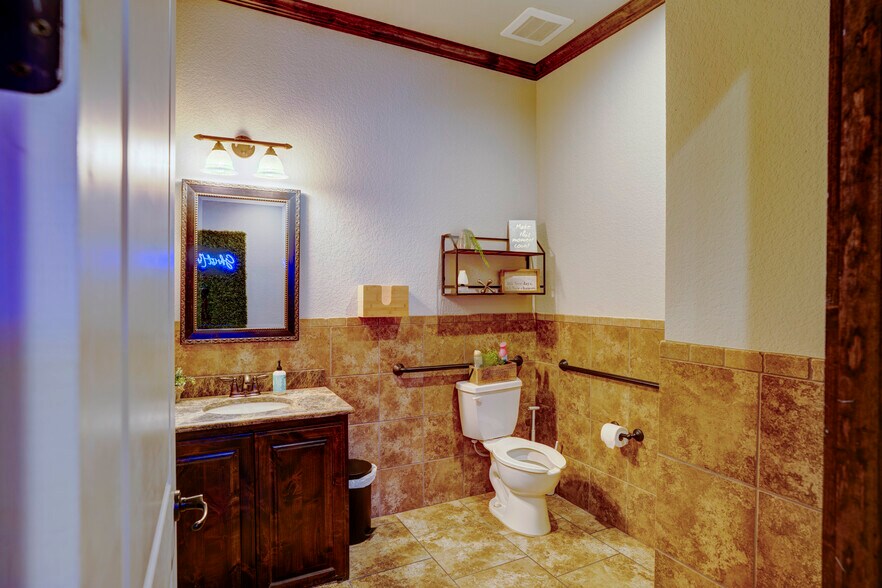 More Photos Of 9125 Belshire Dr, North Richland Hills Office For Lease