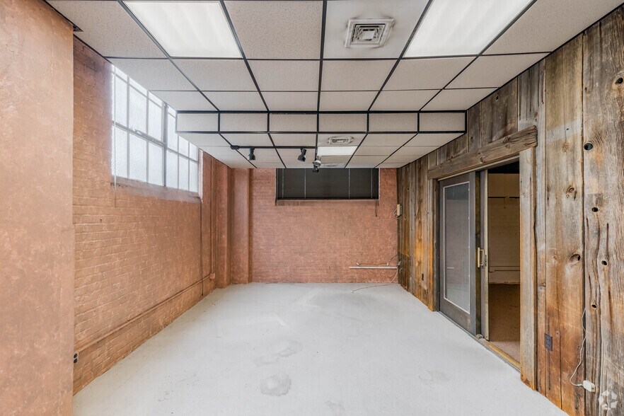 More Photos Of 100 Ross St, Pittsburgh Office For Lease