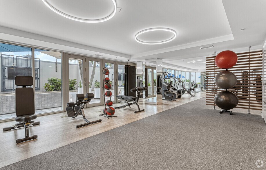 More Photos Of 404 E Central Blvd, Orlando Apartments For Lease