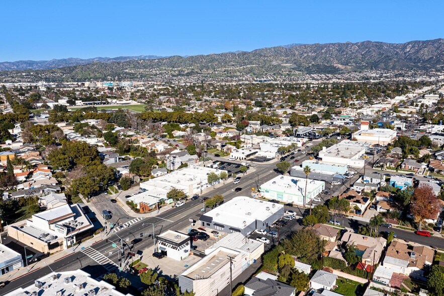 More Photos Of 4000-4004 W Burbank Blvd, Burbank Freestanding For Sale