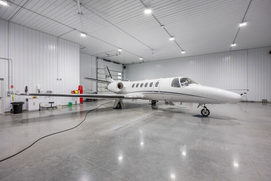 More Photos Of 530 Aircom Dr, Marion Airplane Hangar For Sale