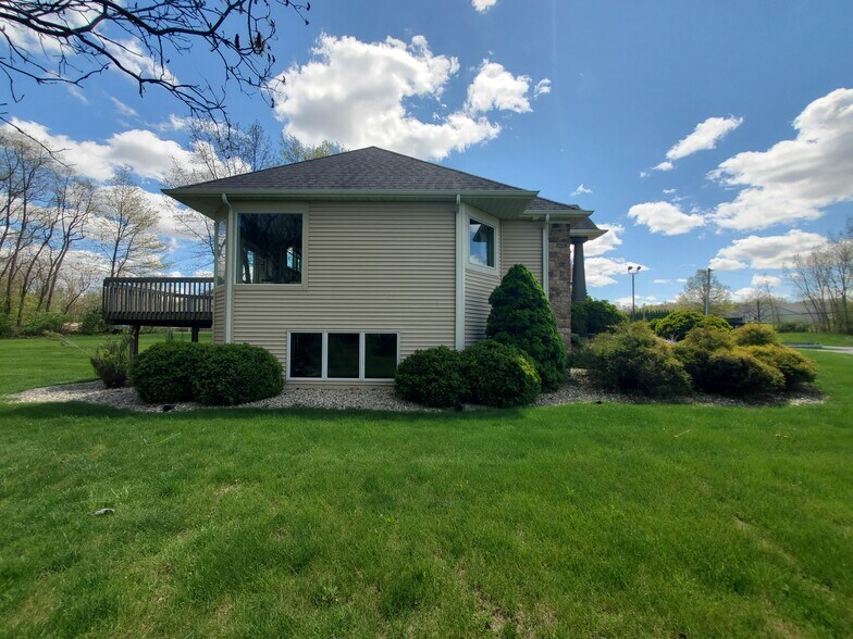 More Photos Of 1250 N 200 W, Angola Office For Sale