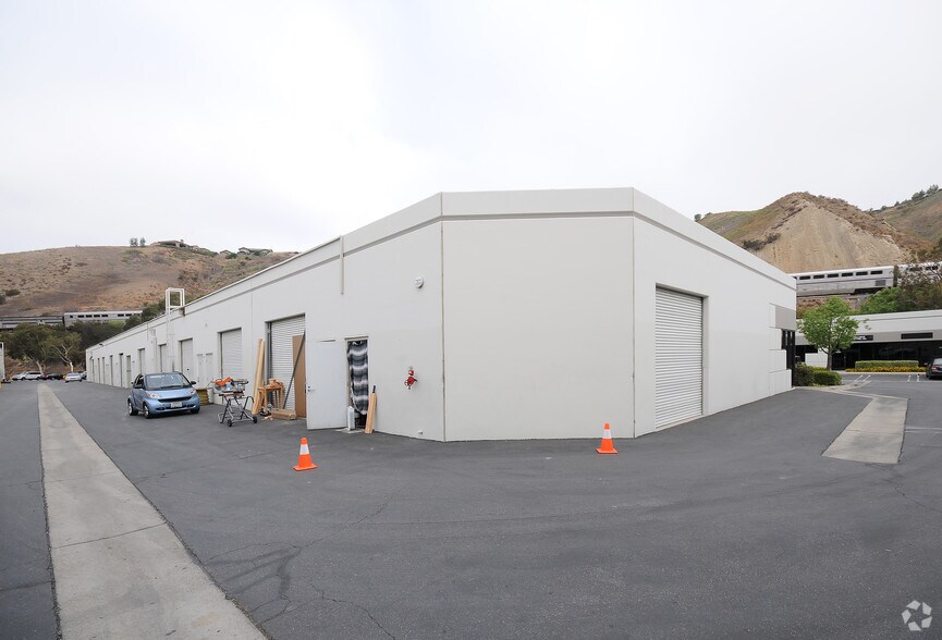 More Photos Of 22345 La Palma Ave, Yorba Linda Light Distribution For Lease