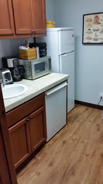 More Photos Of 101 Wikiup Dr, Santa Rosa Office For Lease