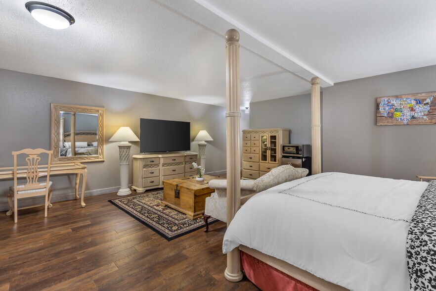 More Photos Of 1370 N McCue St, Laramie Hotel For Sale
