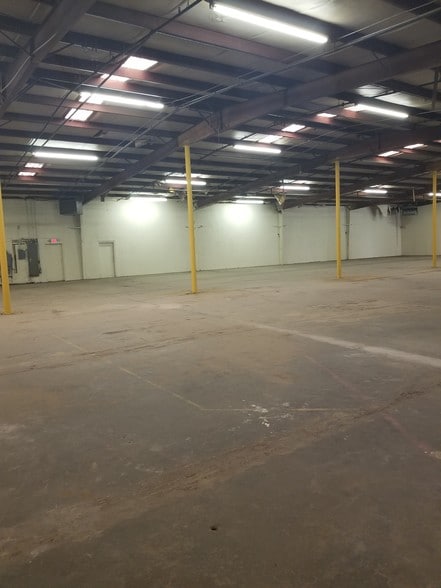 More Photos Of 4528 Stonegate Industrial Blvd, Stone Mountain Distribution For Lease