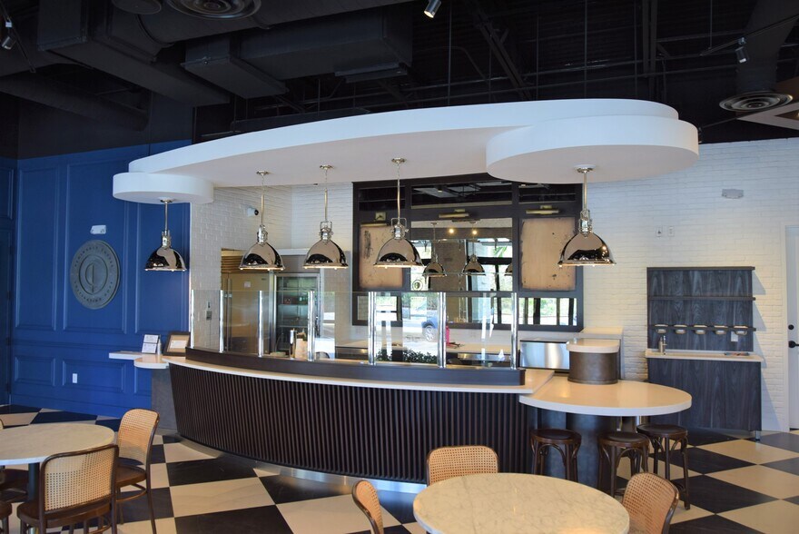 More Photos Of 11810 SE Dixie Hwy, Hobe Sound Storefront Retail Residential For Lease