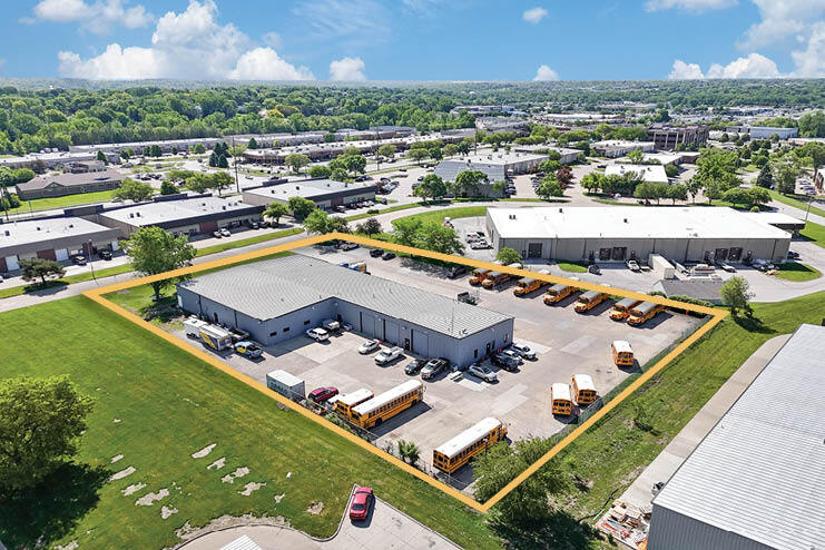 More Photos Of 3300 NW 101st St, Urbandale Warehouse For Lease