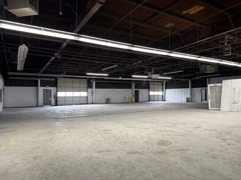 More Photos Of 2660 S Mendenhall Rd, Memphis Auto Repair For Sale