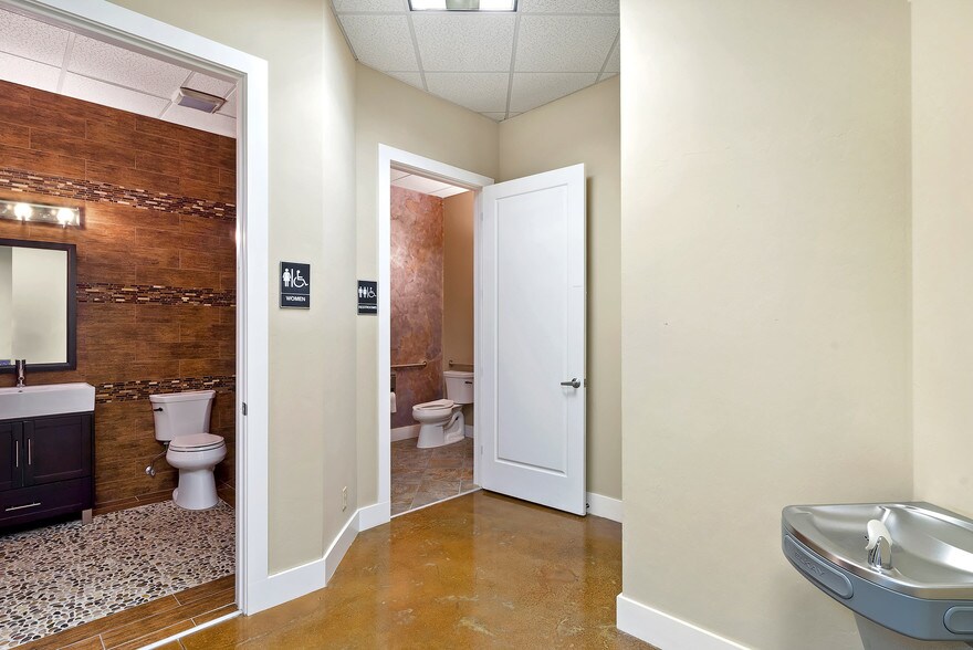 More Photos Of 13830 Jetport Commerce Pky, Fort Myers Warehouse For Lease