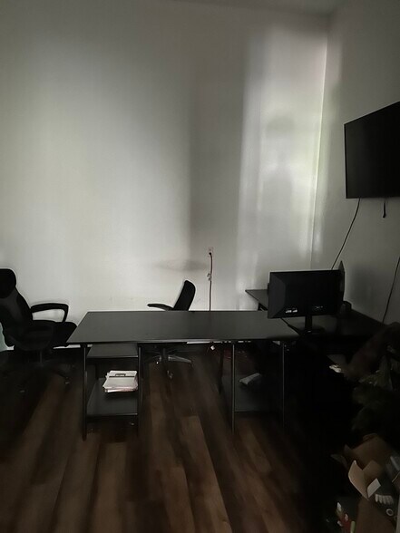 More Photos Of 204 W 2nd St, Edmond Freestanding For Sale