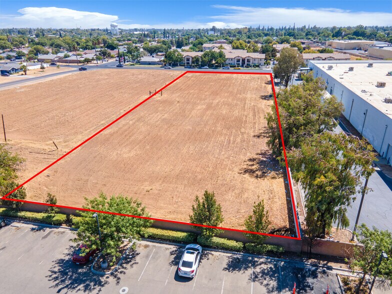 More Photos Of NEC Country Club Dr & Sherwood Ave, Madera Land For Sale