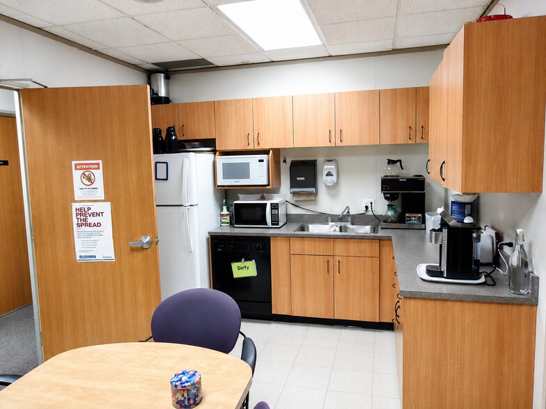 More Photos Of 4826 50 St, Red Deer Office For Sale