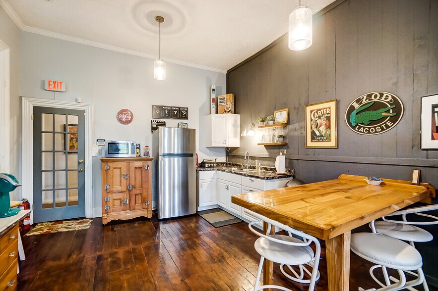 More Photos Of 1550 Lewis Center Rd, Lewis Center Freestanding For Sale